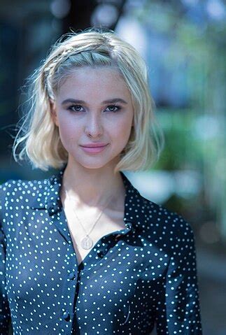 Isabel May Height, Weight, Body Measurements, Bra。